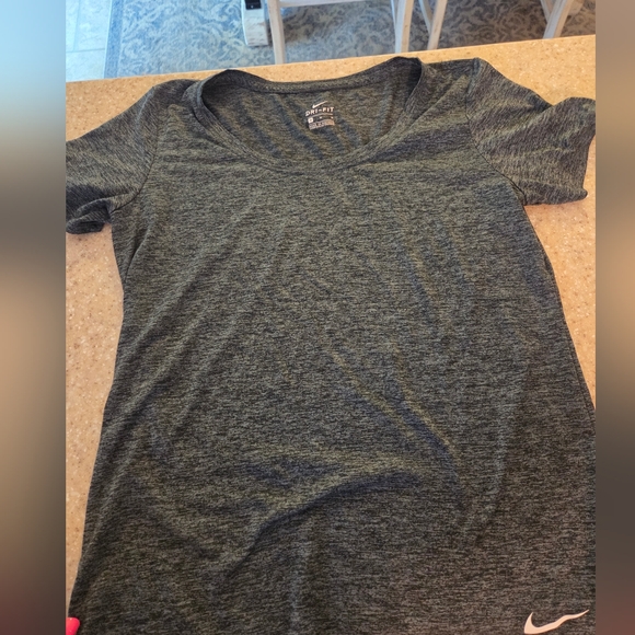 Nike Dri Fit Tee - Picture 1 of 2